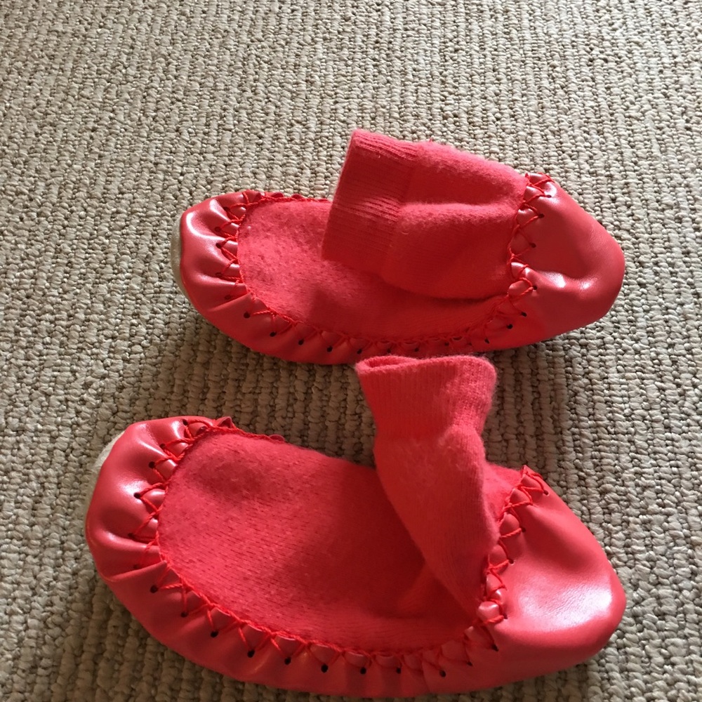 Hanna Andersson size 13-1 yr slippers